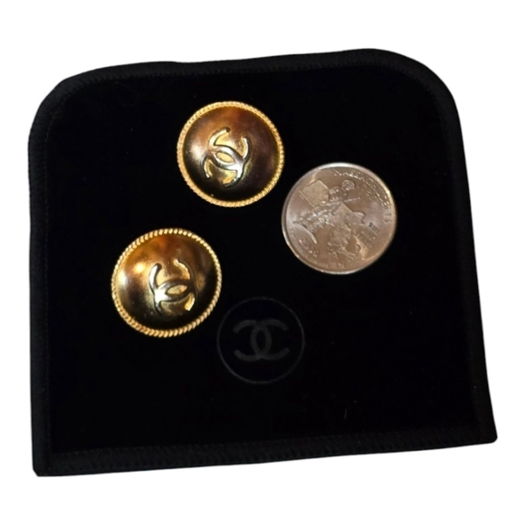 Chanel 24K Gold Plated Round Dome CC Vintage Clip Earrings - Picture 6 of 7